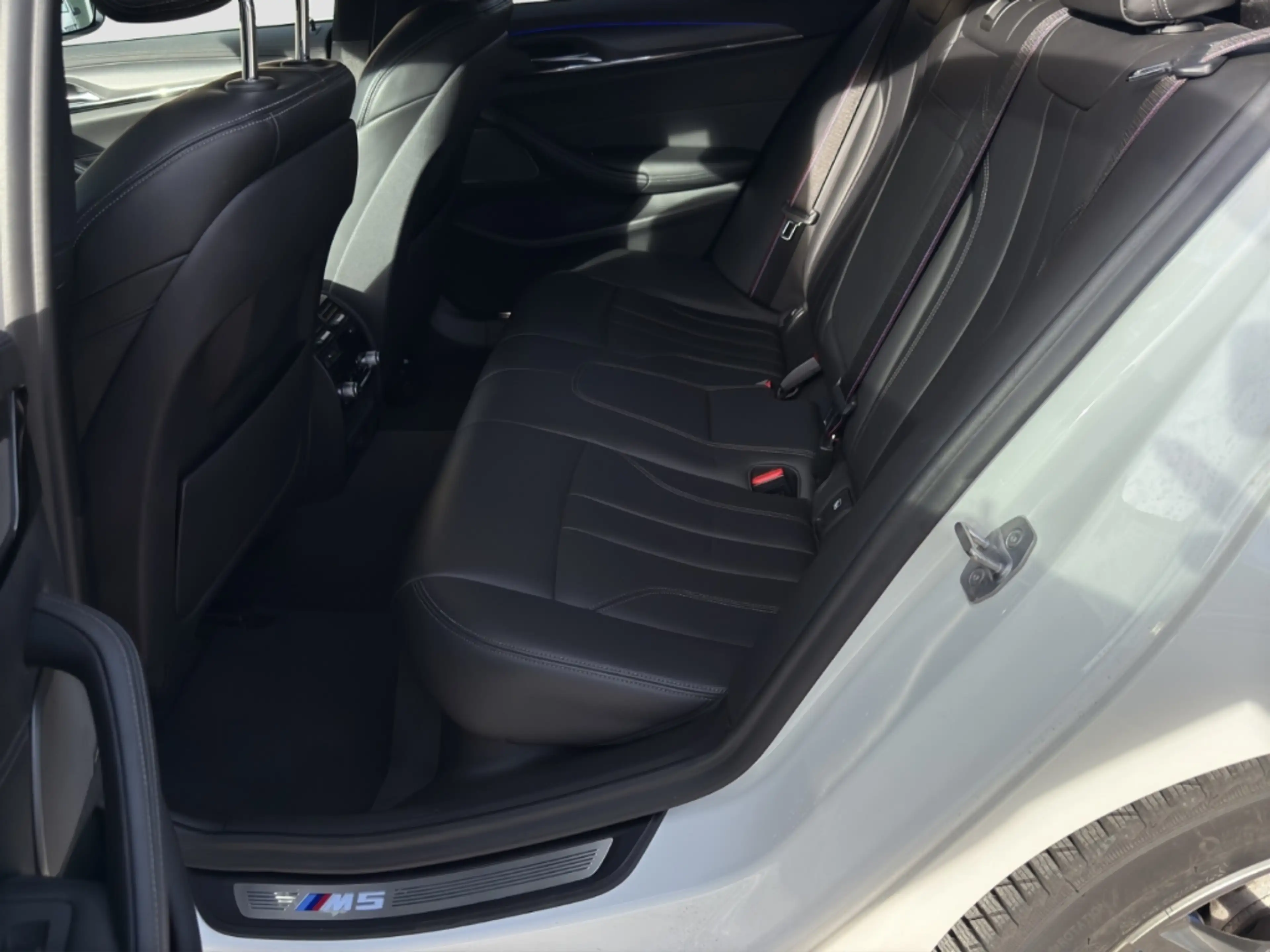 BMW M5 xDrive Carbon M Driver's Package — photo 19