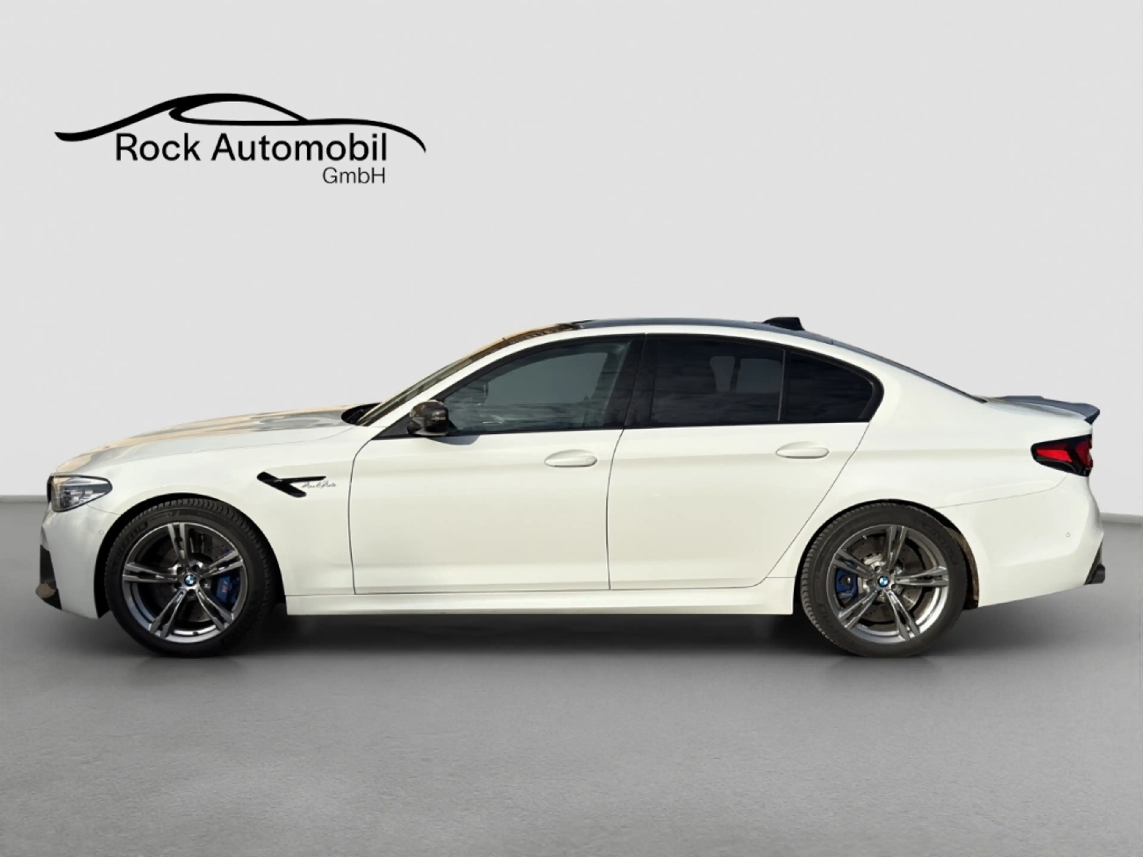 BMW M5 xDrive Carbon M Driver's Package — photo 7
