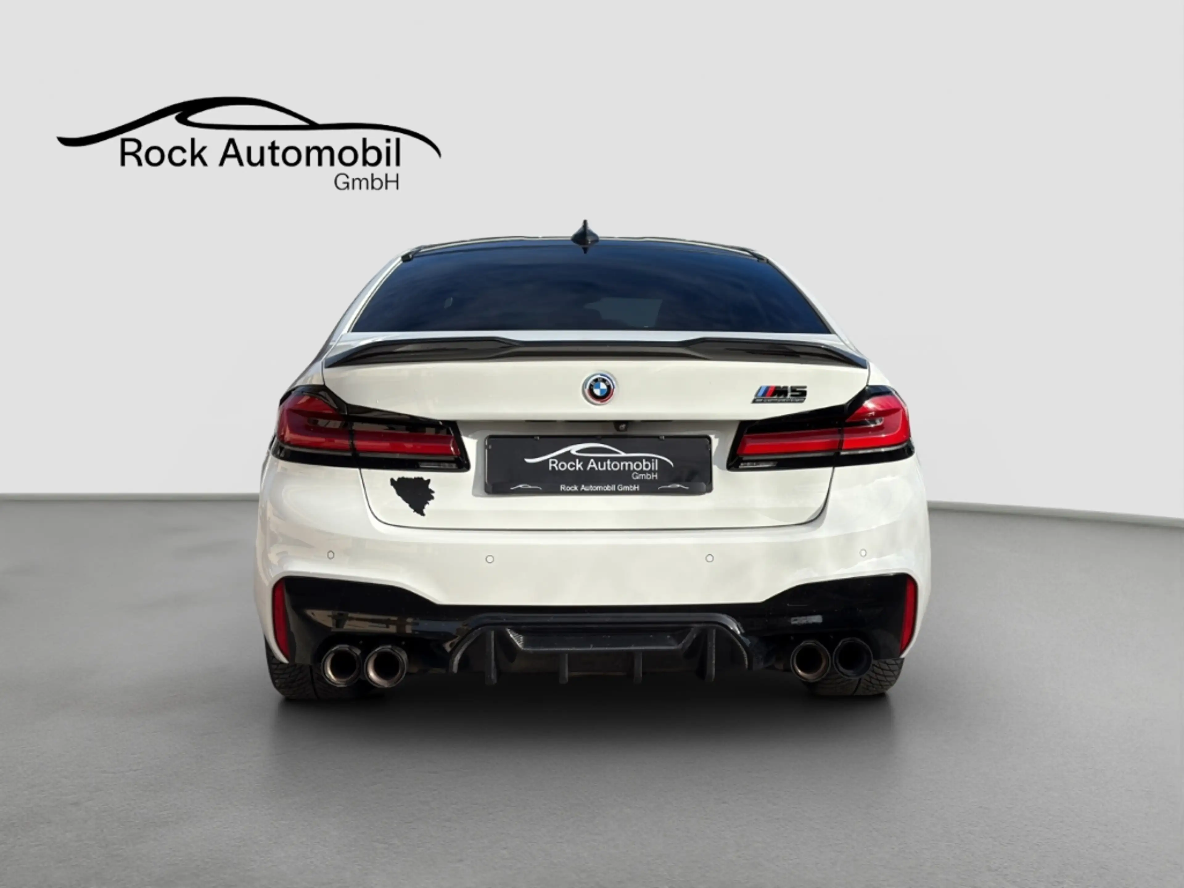 BMW M5 xDrive Carbon M Driver's Package — photo 9