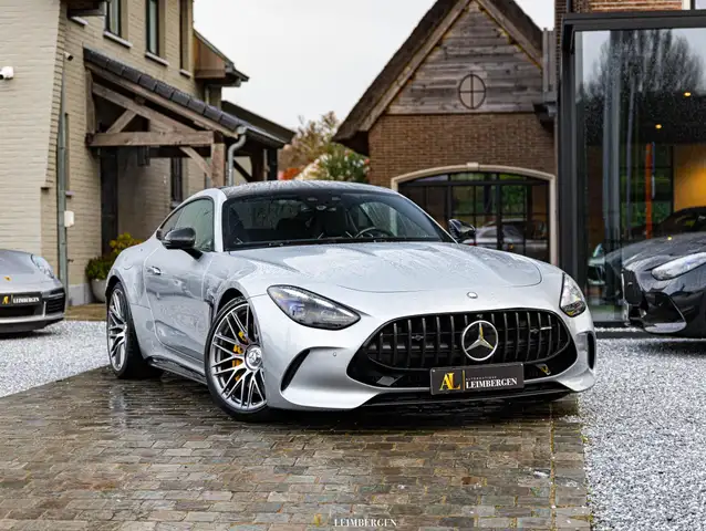 Mercedes-Benz AMG GT 63 4-Matic+ / Carbon / AMG Performance stoelen