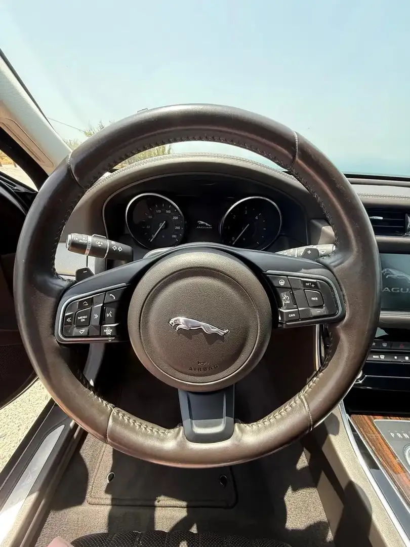 Jaguar XF XF 20d Aut. Portfolio Grau - 2