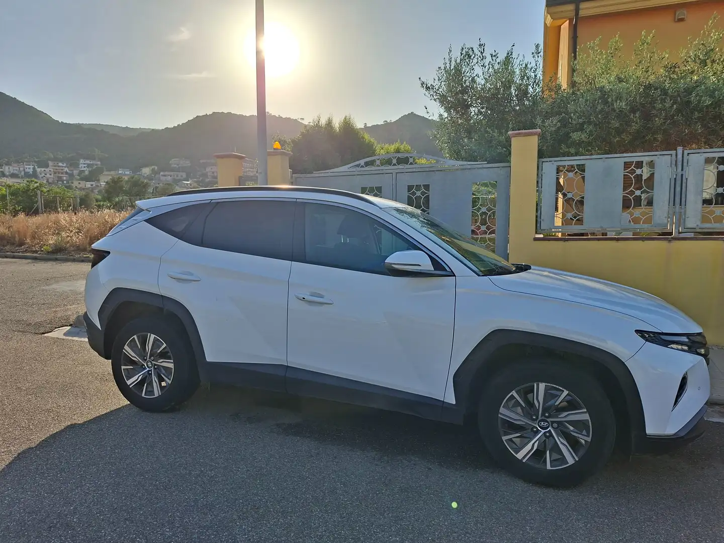 Hyundai TUCSON Tucson 1,6HEV 230cv A/T NX4 Hev Bianco - 1