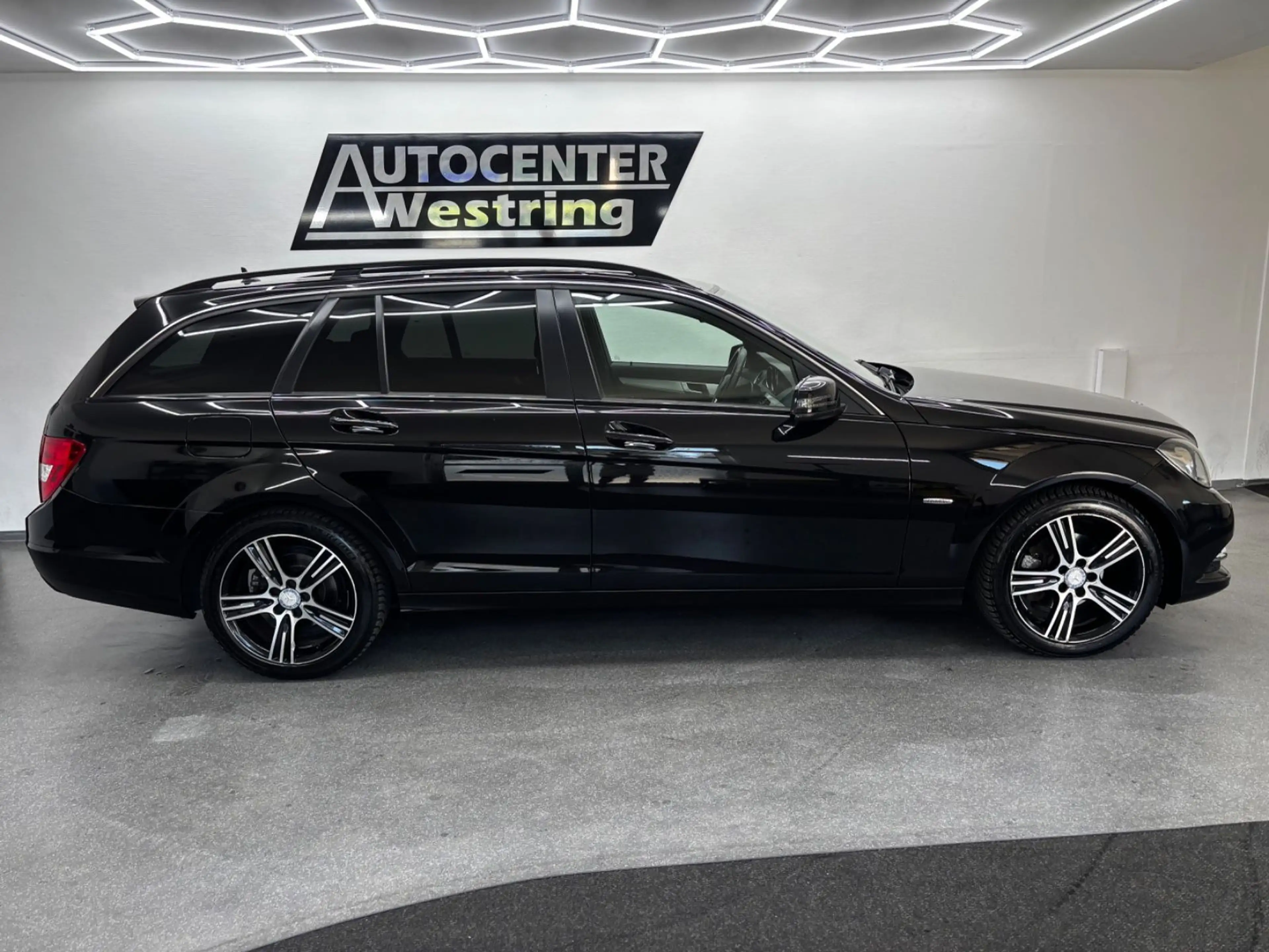 Mercedes-Benz C 180 CGI T Automatik Edition C*Leder*Navi* — photo 2