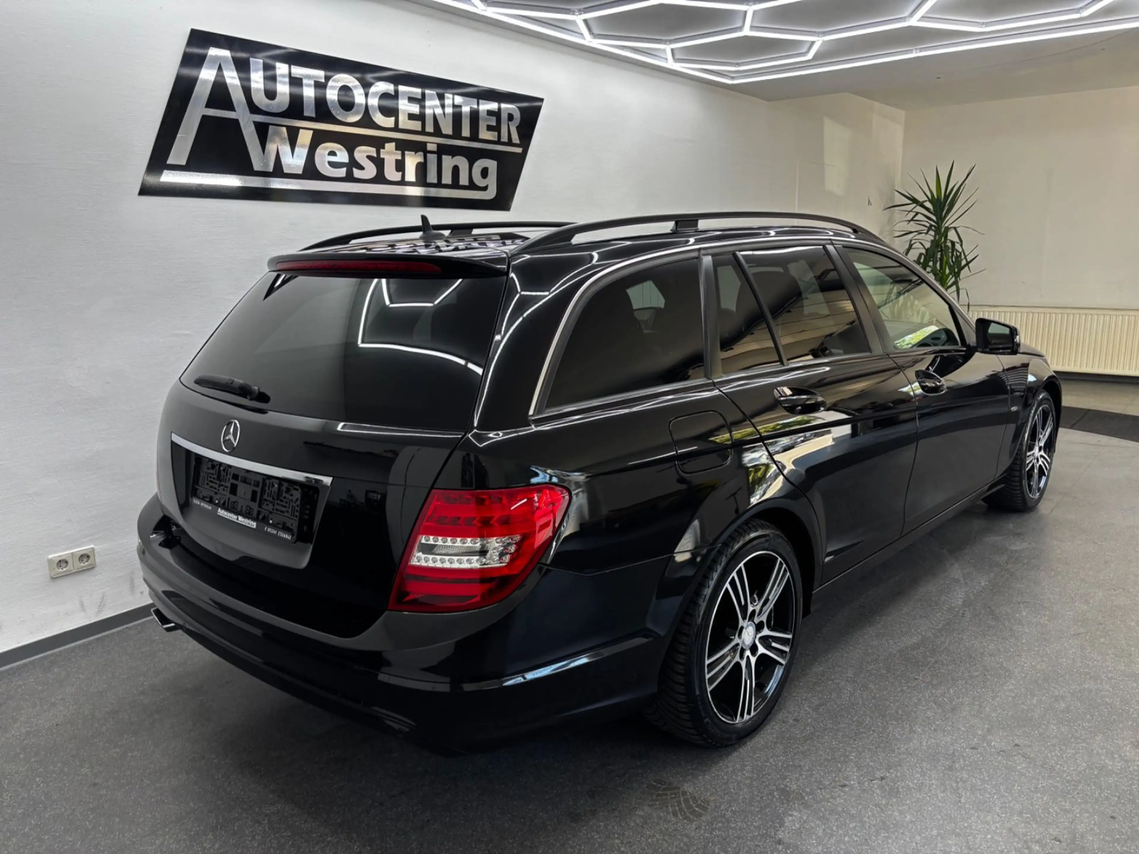 Mercedes-Benz C 180 CGI T Automatik Edition C*Leder*Navi* — photo 3