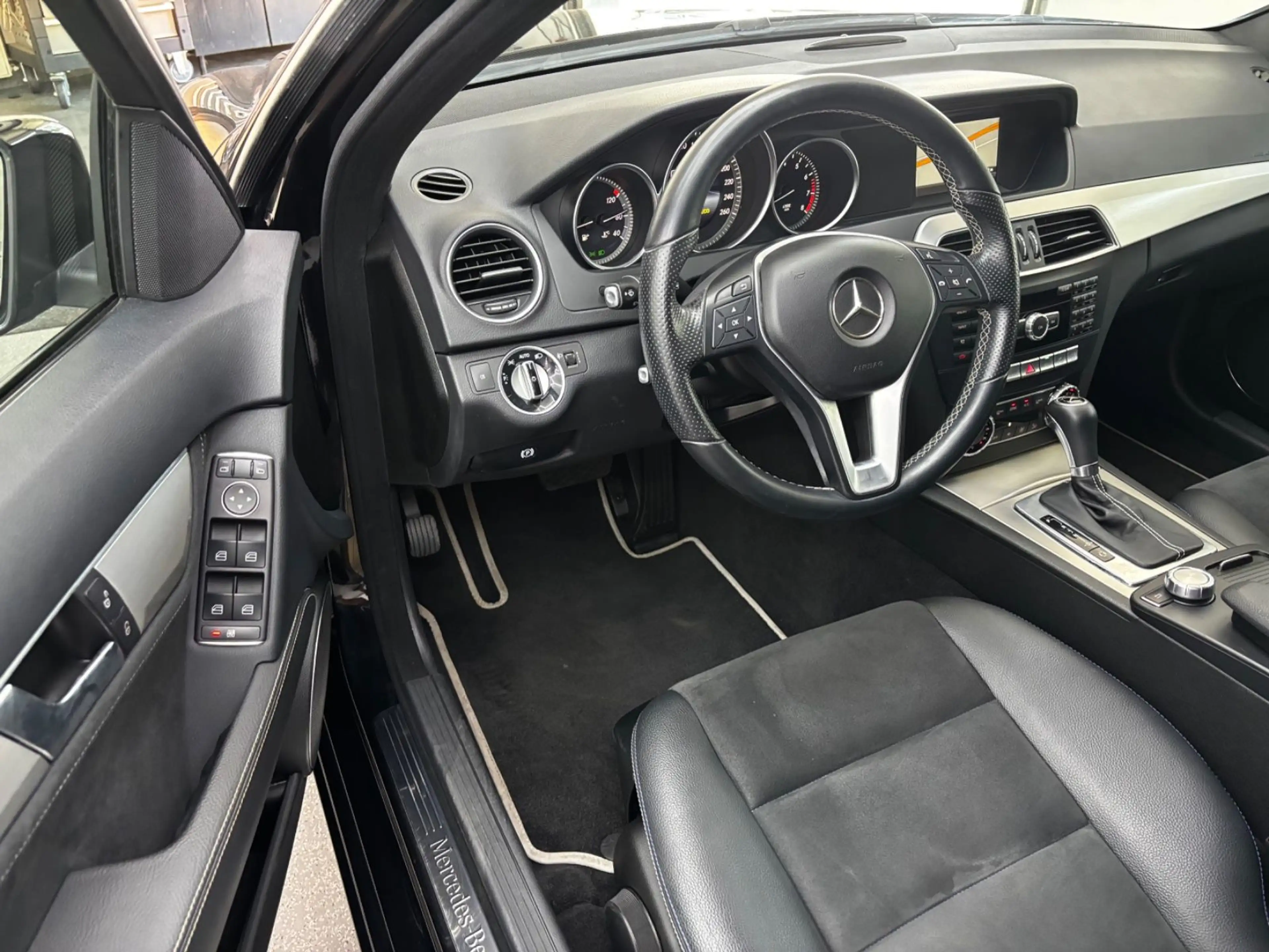 Mercedes-Benz C 180 CGI T Automatik Edition C*Leder*Navi* — photo 7