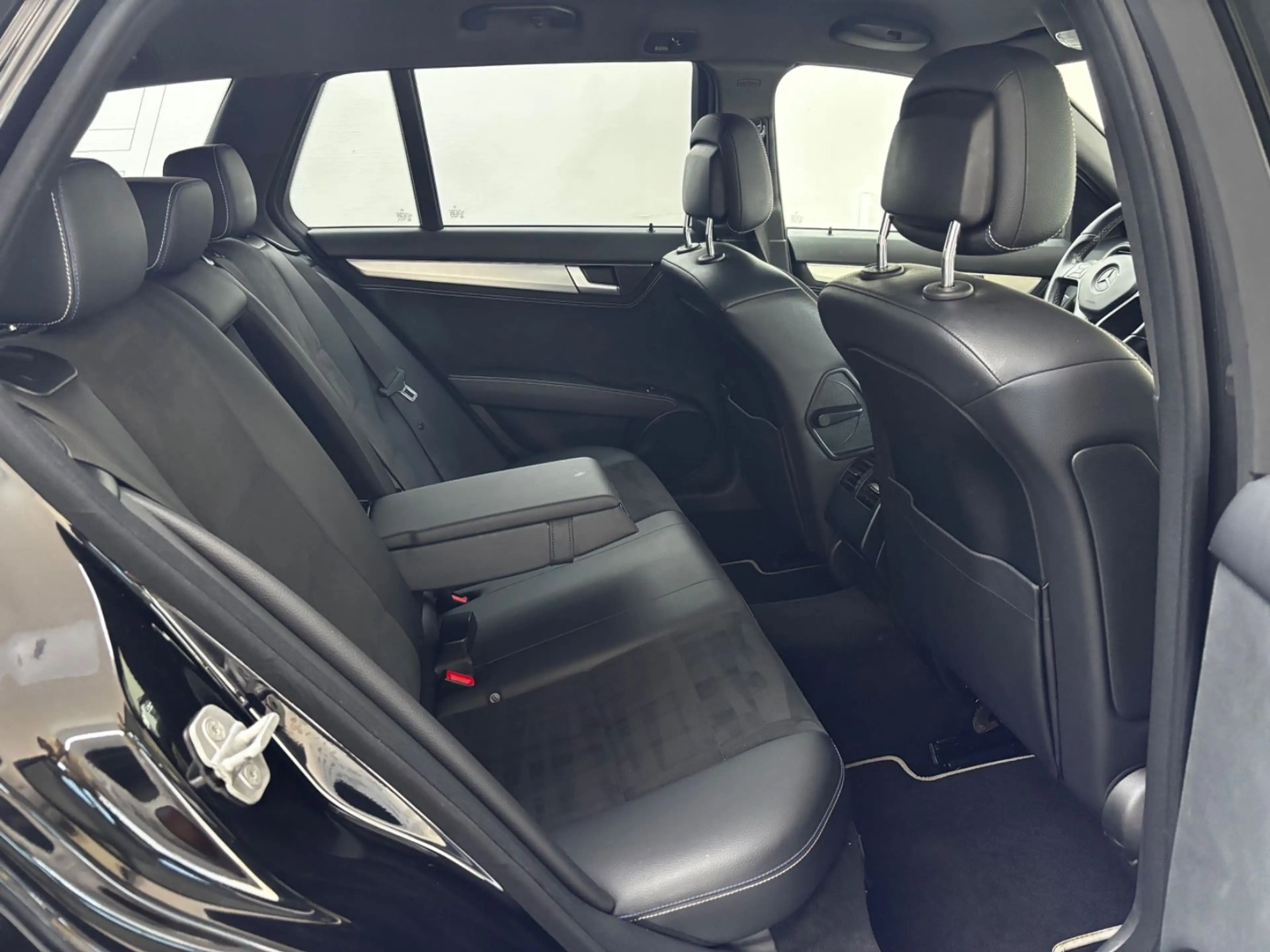 Mercedes-Benz C 180 CGI T Automatik Edition C*Leder*Navi* — photo 14