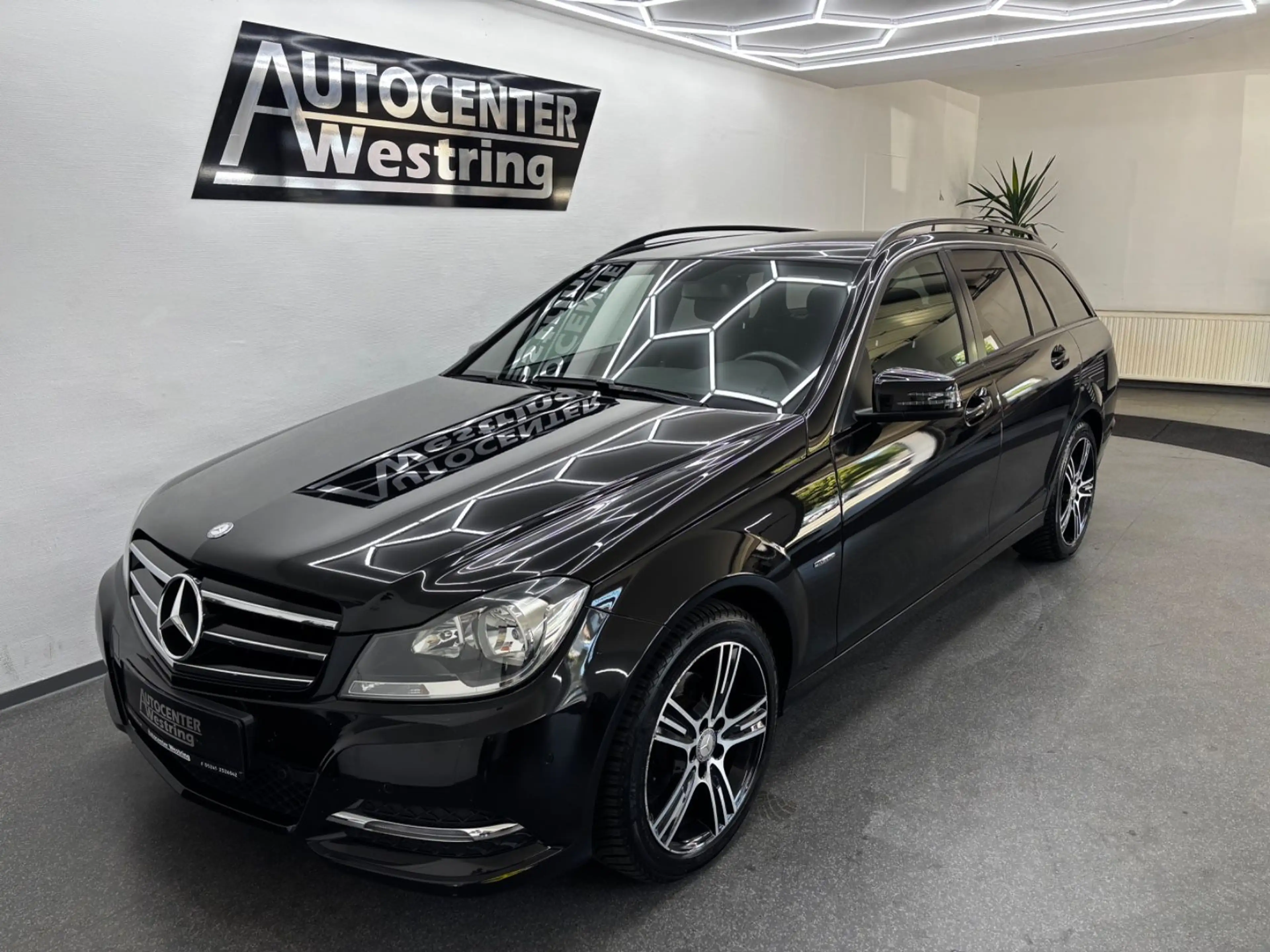 Mercedes-Benz C 180 CGI T Automatik Edition C*Leder*Navi* — photo 4