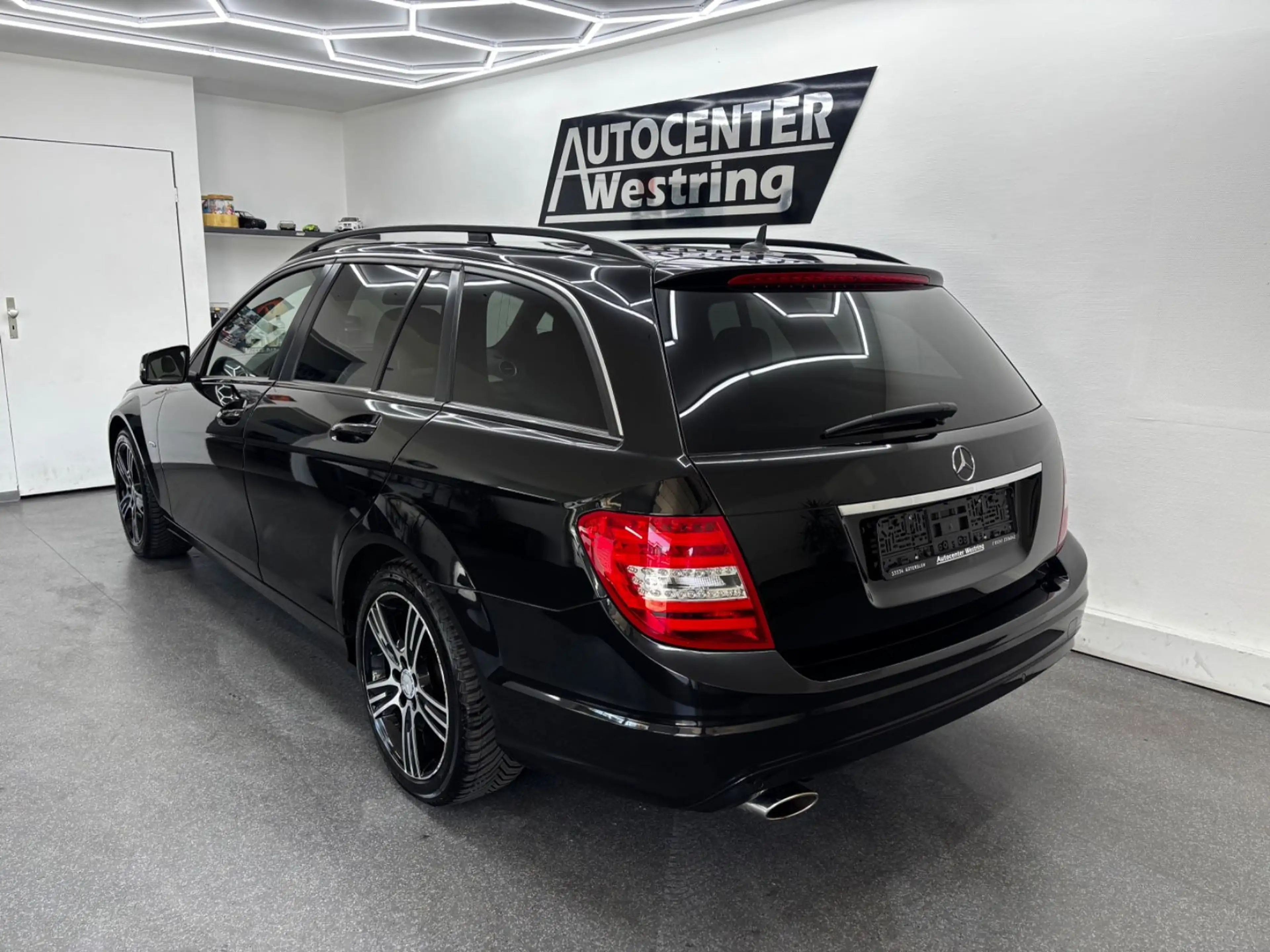 Mercedes-Benz C 180 CGI T Automatik Edition C*Leder*Navi* — photo 6