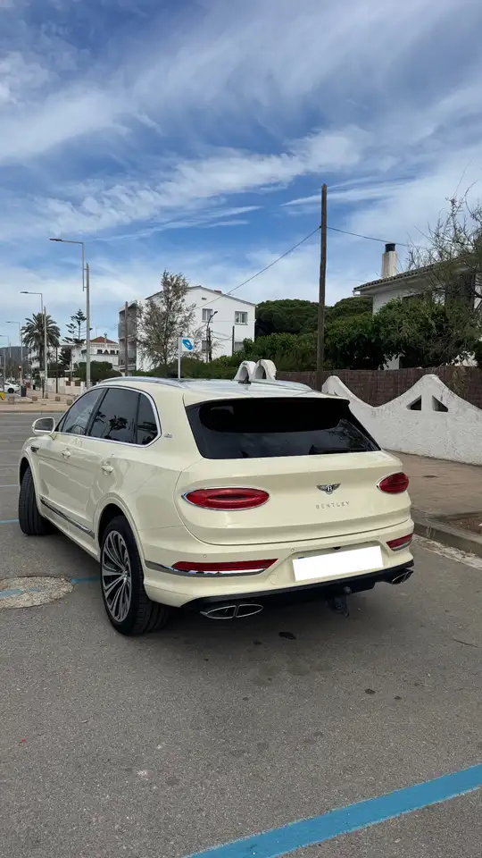 Bentley Bentayga 2022 — фото 6