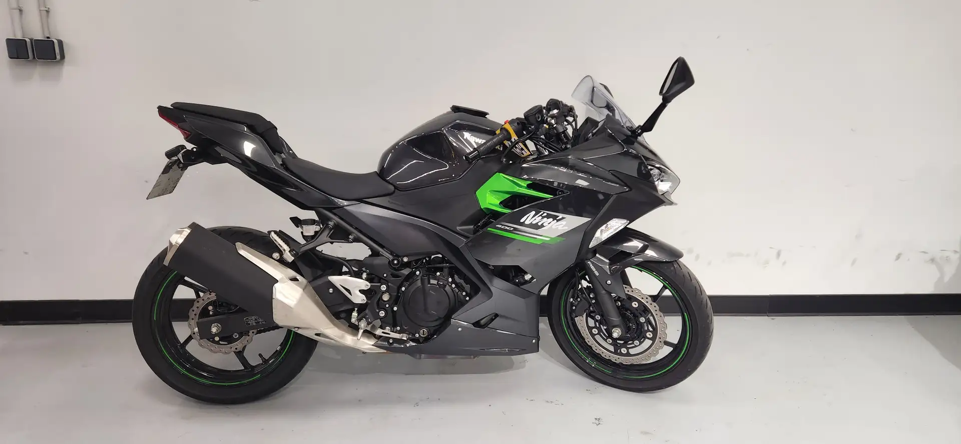Kawasaki Ninja 400 - 2