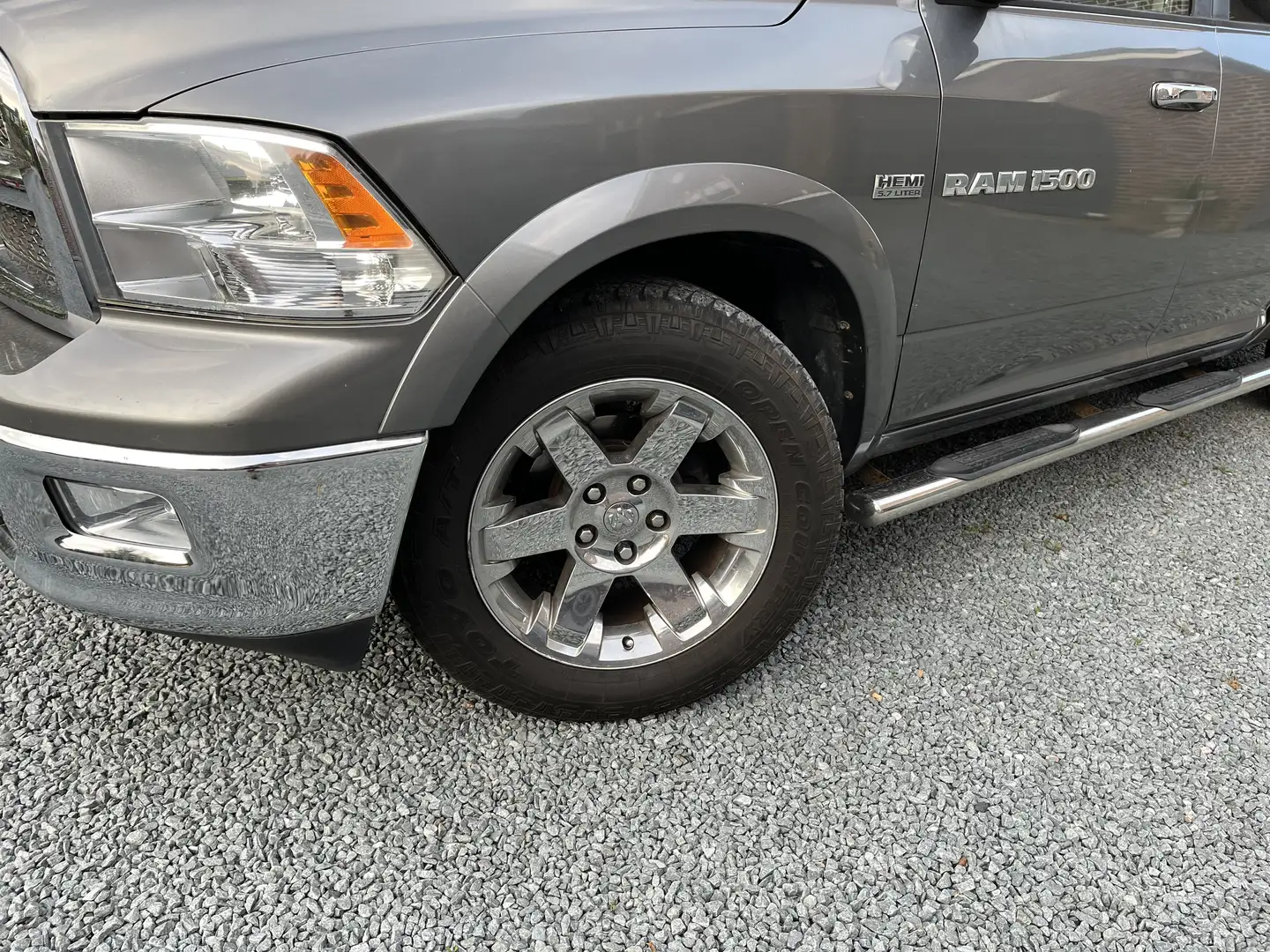 Dodge RAM 1500 laramie 5.7 hemi - 2