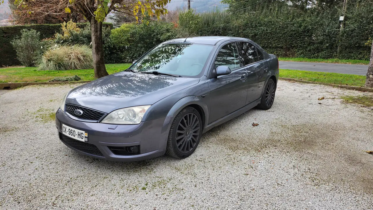 Ford Mondeo 3.0 V6 ST 220