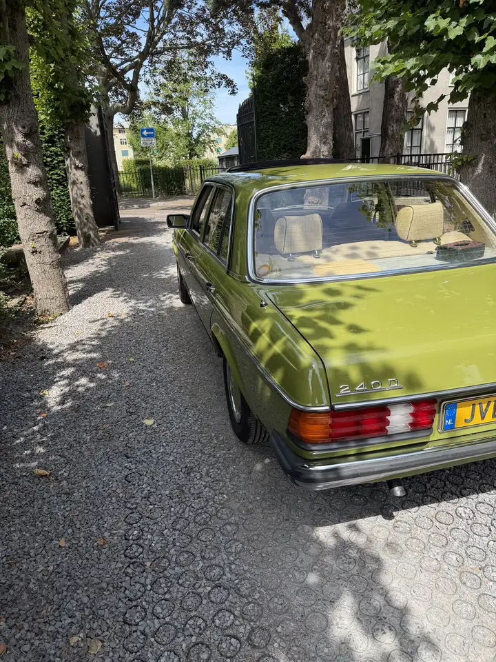 Mercedes-Benz 240, foto 8
