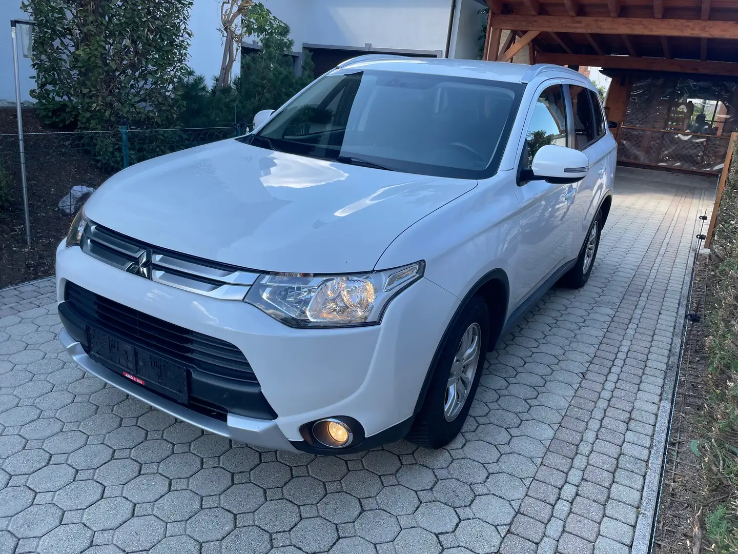 Mitsubishi Outlander Outlander 2,0 MIVEC AS Weiß - 1