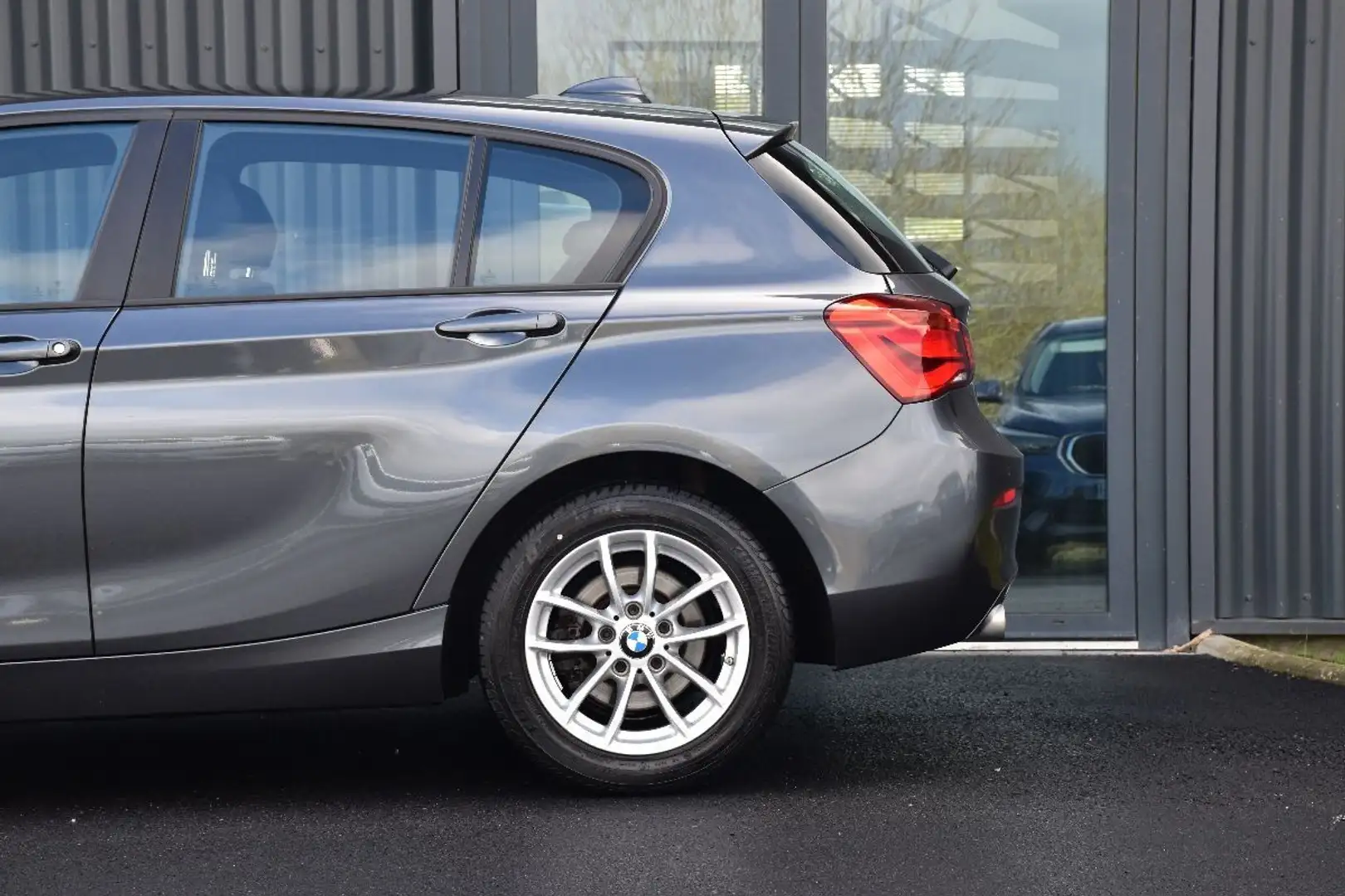 BMW 116 (F20) (2) 116I LOUNGE 5P Grau - 2