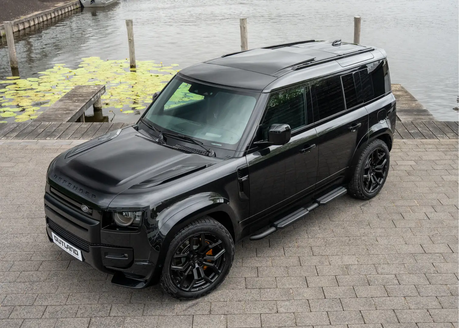 Land Rover Defender 110 P300e 110 HSE |  Outland Edition II | Full Opt Zwart - 2