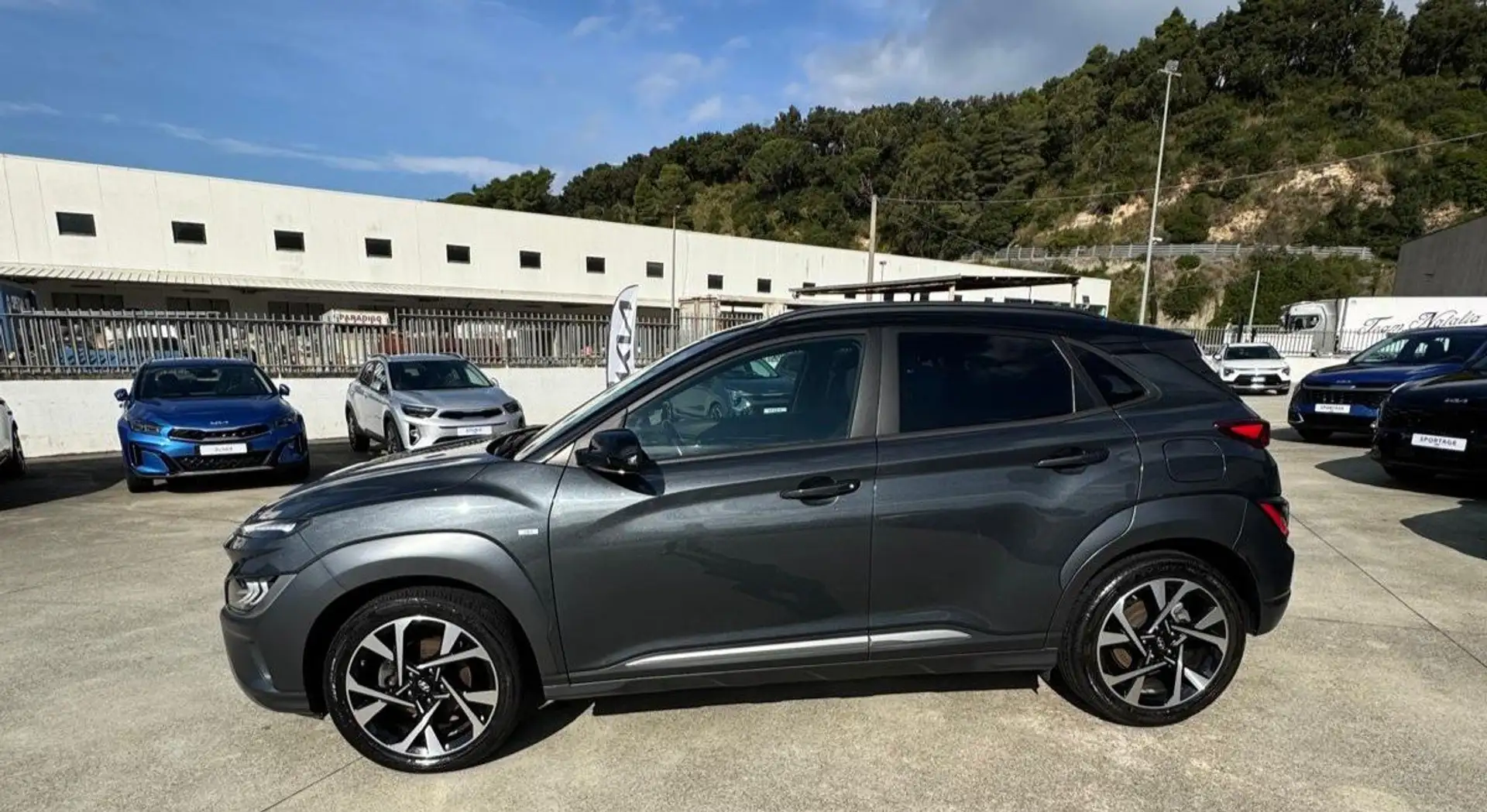 Hyundai KONA Kona 1.6 crdi 48V Xline 2wd 136cv imt Gris - 2