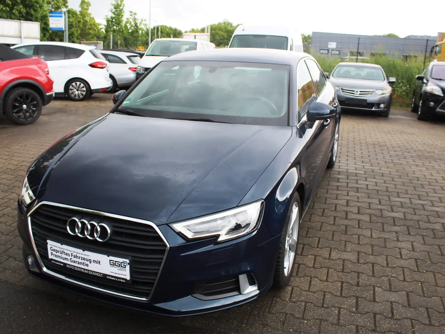 Audi A3 30 TFSI sport Navigation SHZ PDC Bluetooth Bleu - 1
