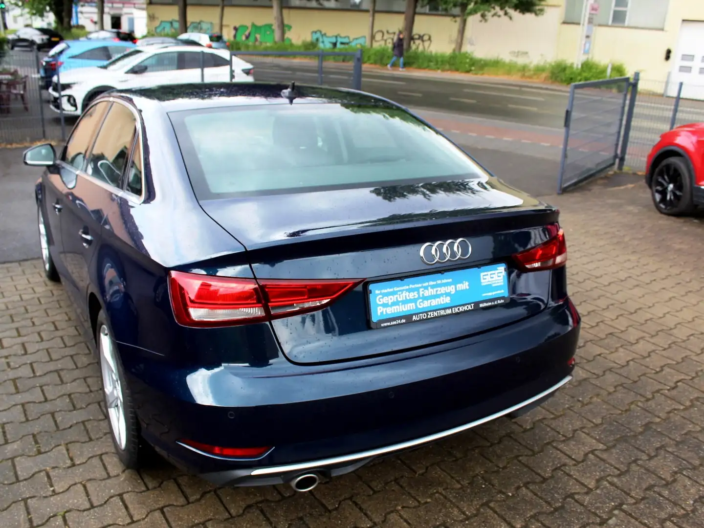 Audi A3 30 TFSI sport Navigation SHZ PDC Bluetooth Bleu - 2