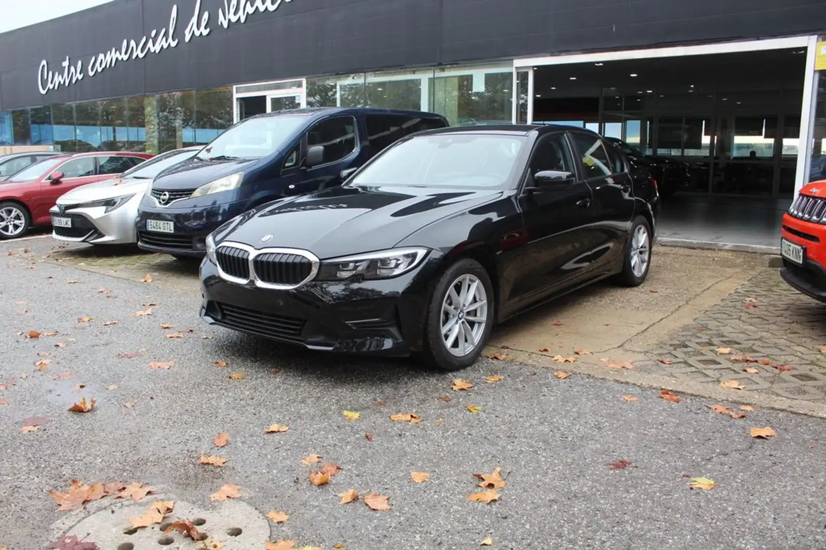 BMW 330 330d xDrive Auto. Noir - 1