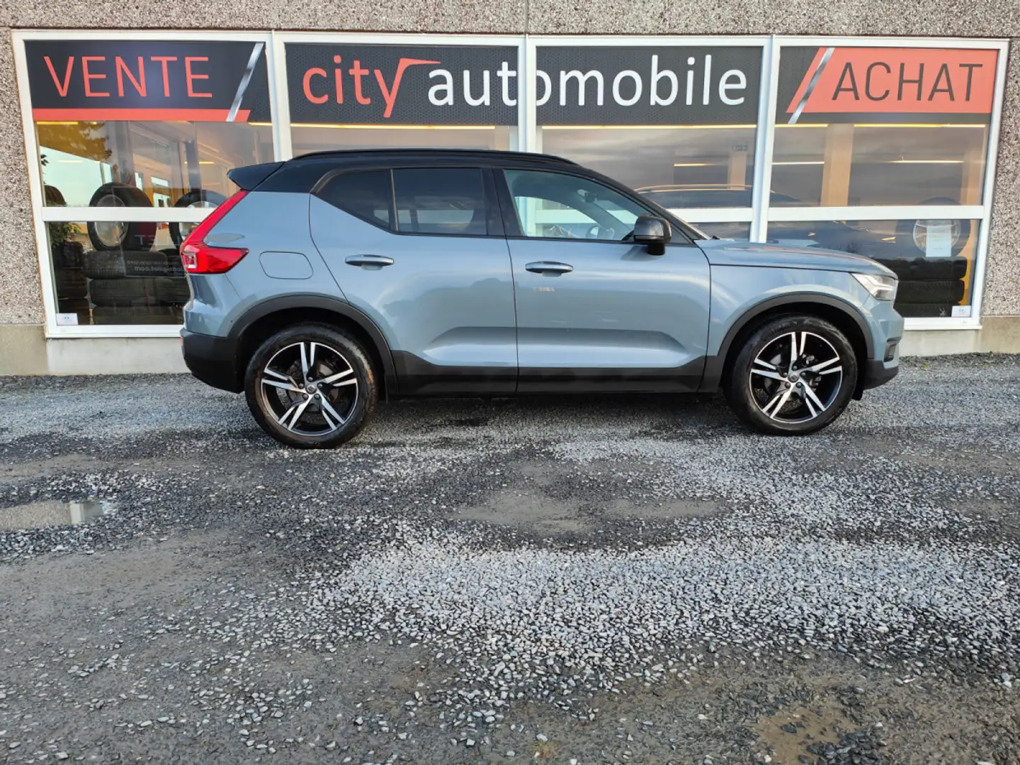 Volvo XC40 1.5 T3 GPS SIEGES VOLANT CHAUFFANTS CAMERA Grijs - 2