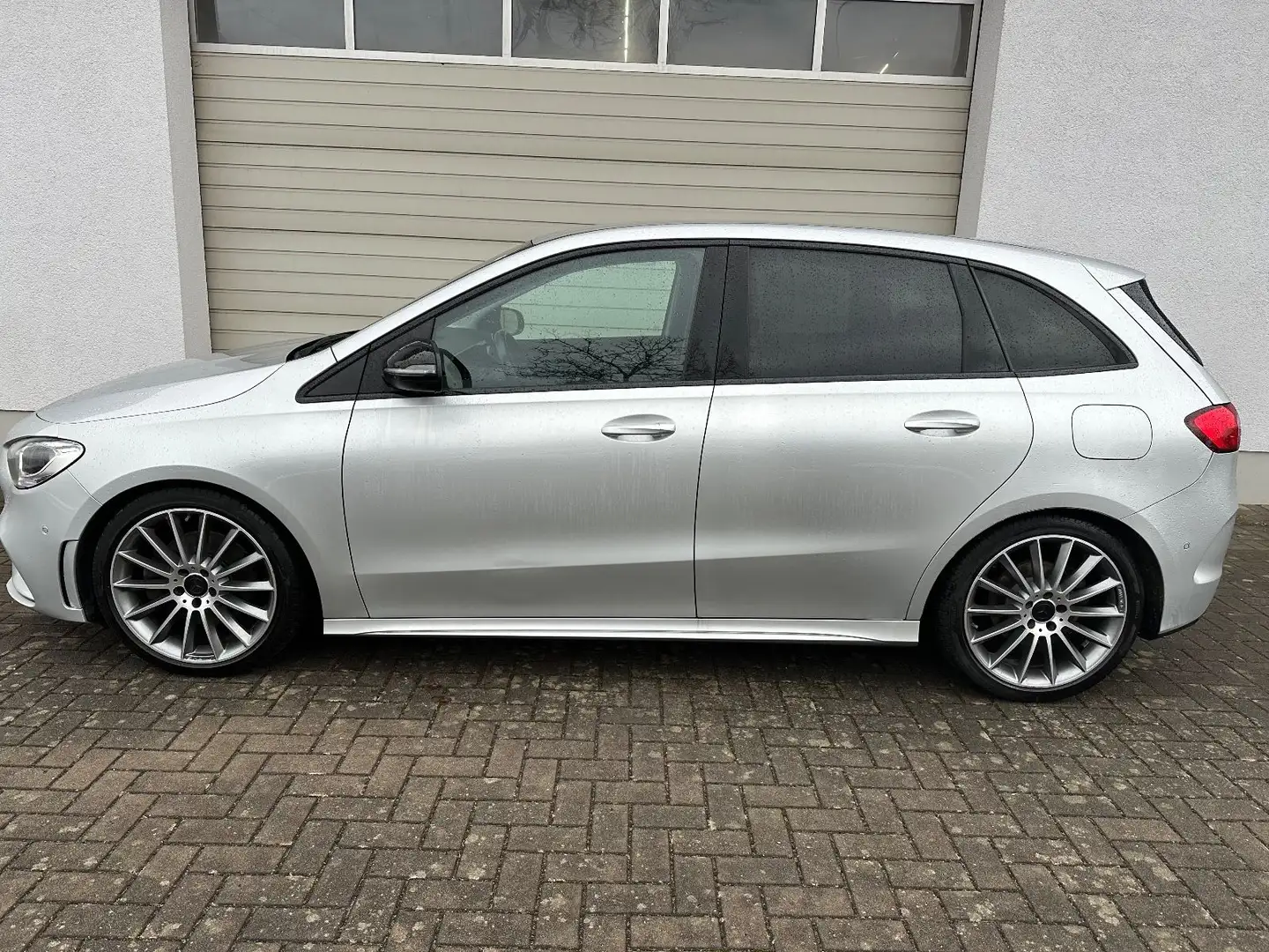Mercedes-Benz B 220 d 4Matic AMG Line AHK Kamera Silber - 2