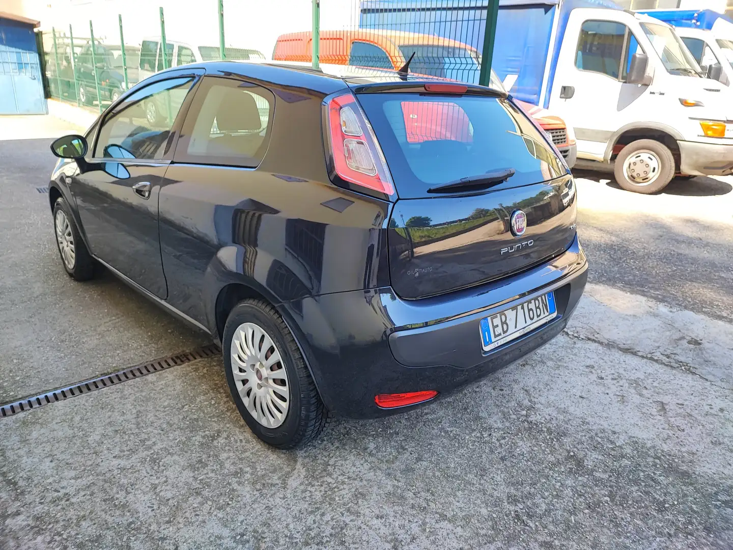 Fiat Punto Evo 1.2 KM 103.000 Schwarz - 2