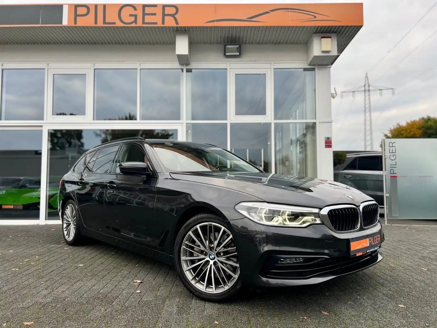 BMW 525 d SportLine*LED*HUD*Ahk*Kamera*HiFi*Totwinkel Gris - 1