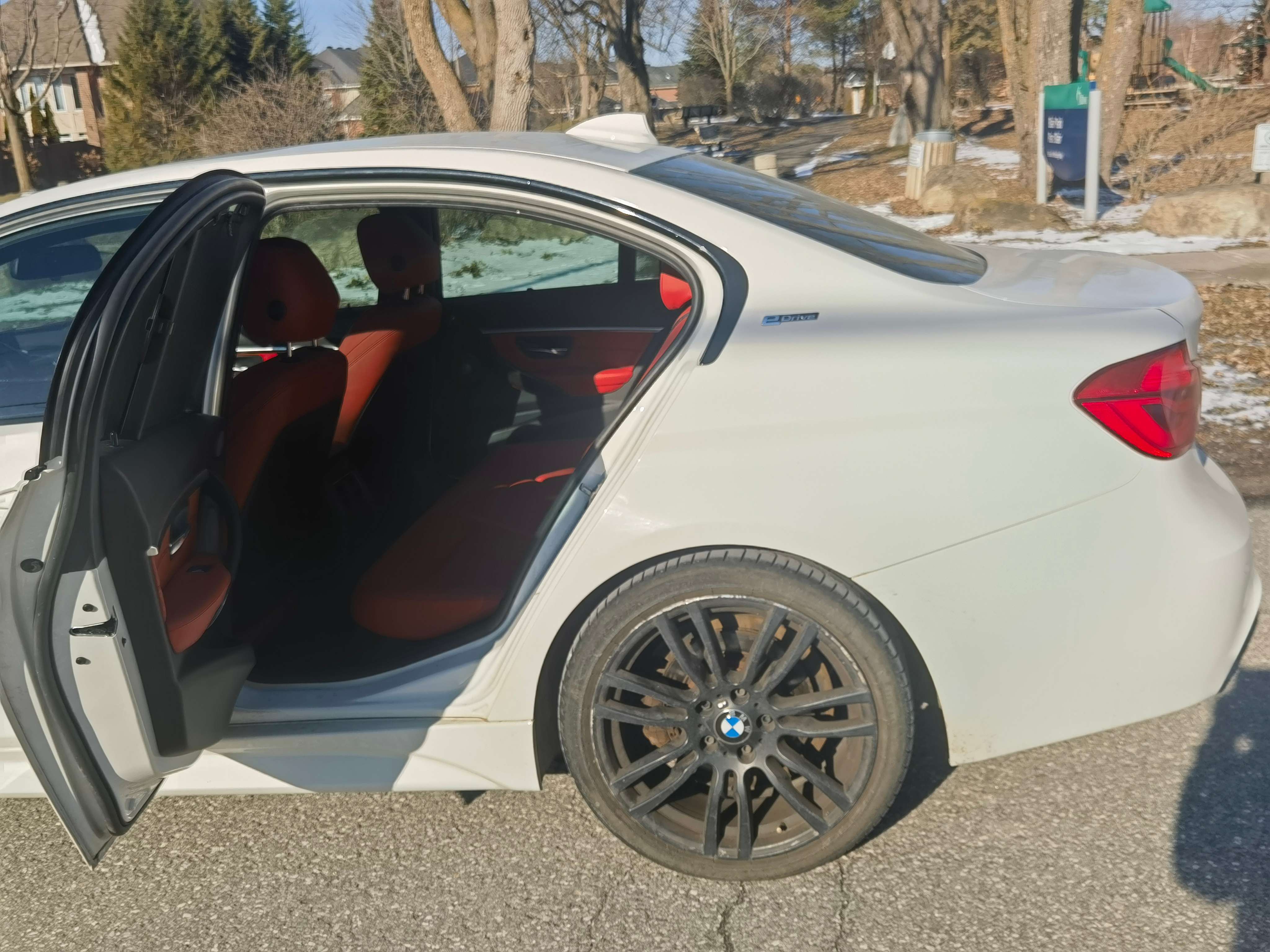 2017 BMW 3 Series 4dr Sdn 330e Plug-In Hybrid RWD thumb 6