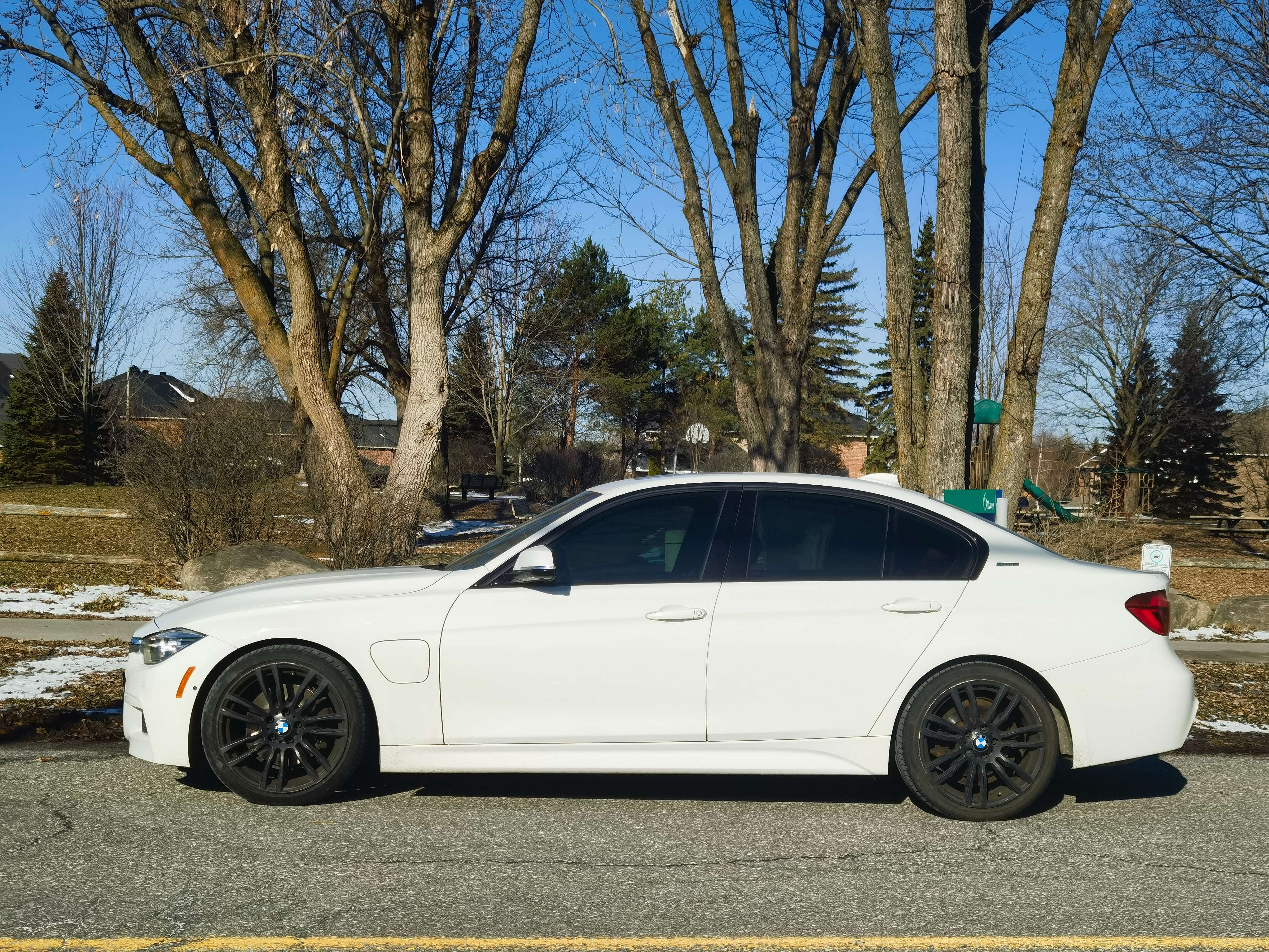 2017 BMW 3 Series 4dr Sdn 330e Plug-In Hybrid RWD