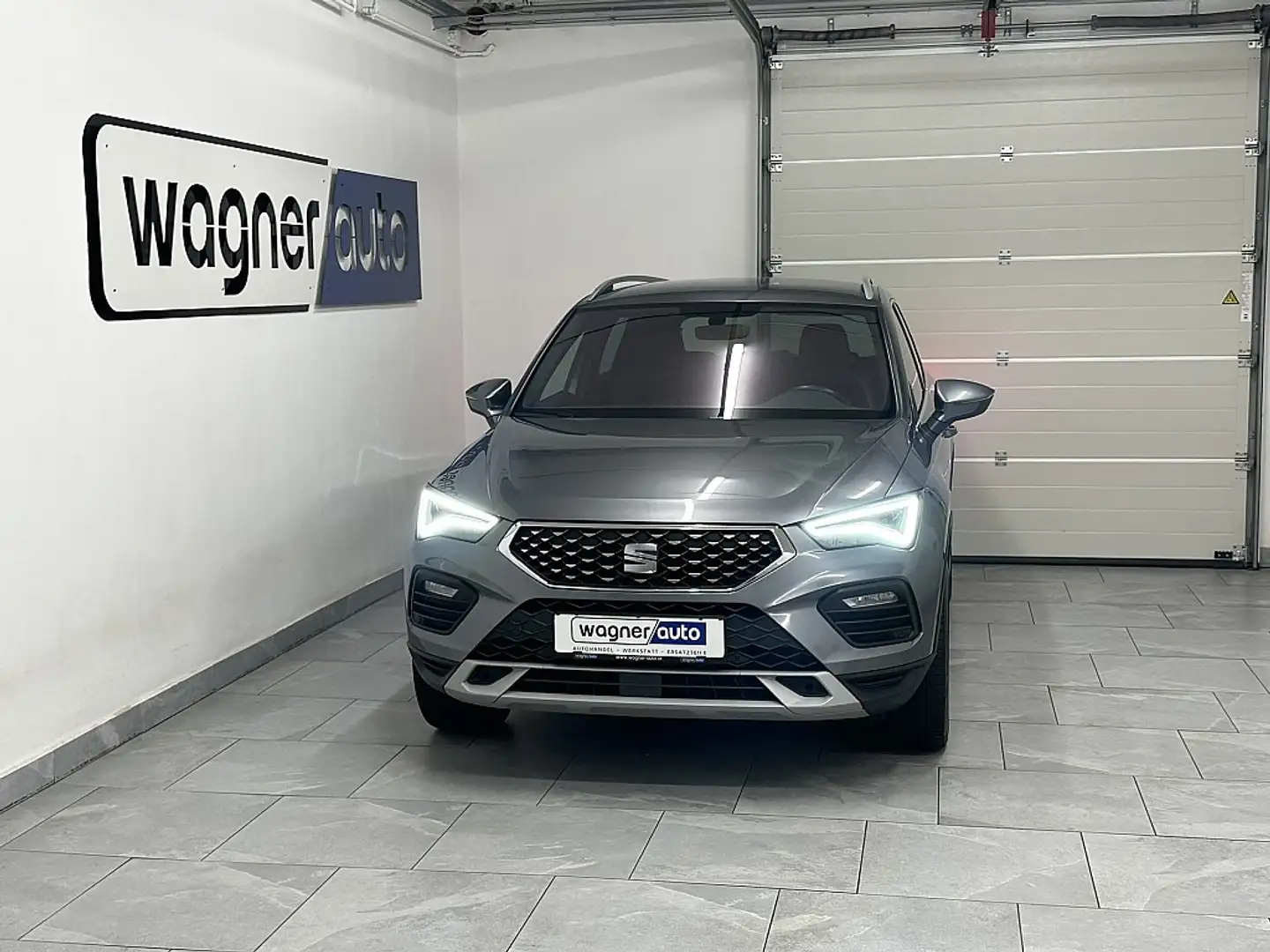 SEAT Ateca Xperience 2,0 TSI DSG 4Drive LED/Navi/Digitales... Grau - 1