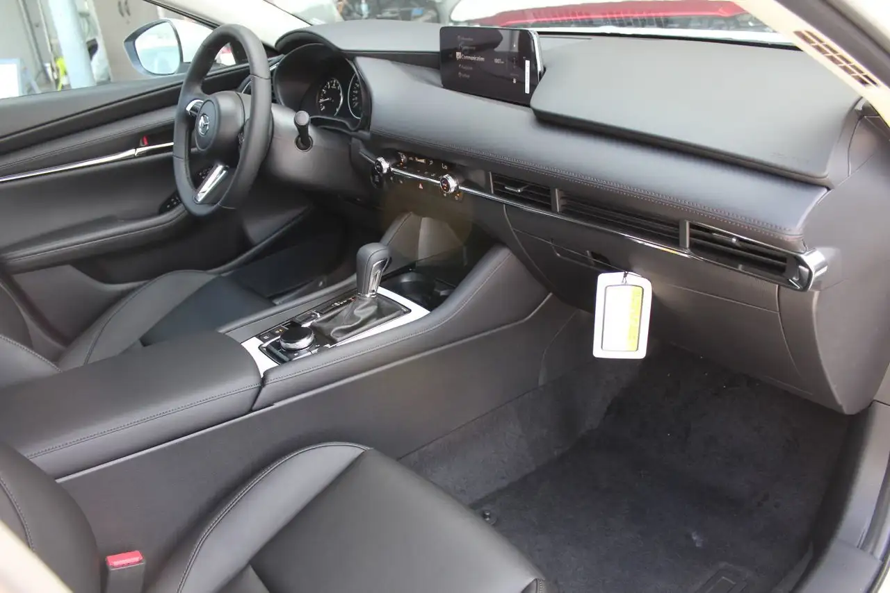 Mazda 3 снимка Mazda 3