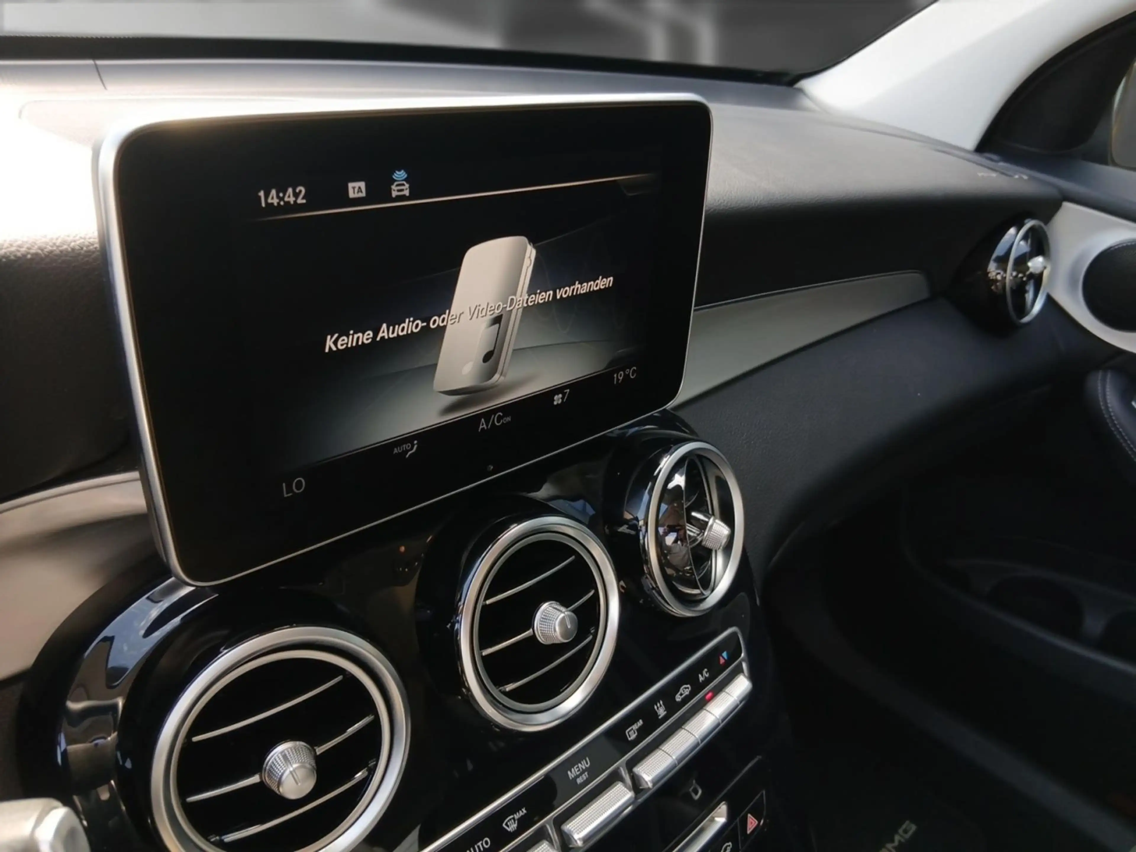 Mercedes-Benz GLC 350 d 4Matic Aut. *StdHz*PANO*360°*AHK*ACC* — photo 17