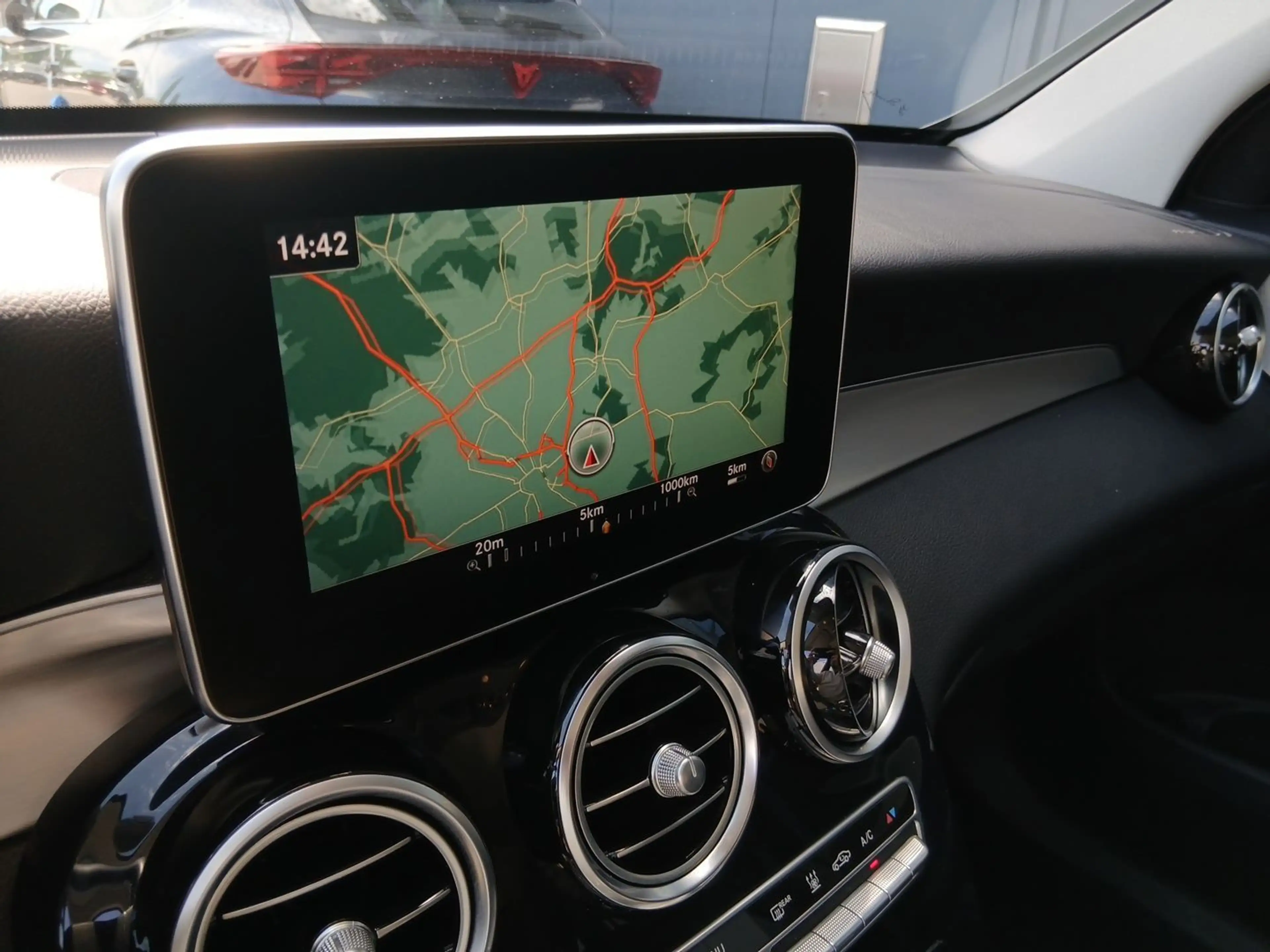 Mercedes-Benz GLC 350 d 4Matic Aut. *StdHz*PANO*360°*AHK*ACC* — photo 18