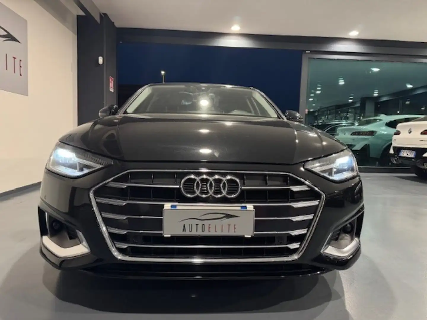 Audi A4 40 TDI BERLINA S tronic Business Advanced Zwart - 2