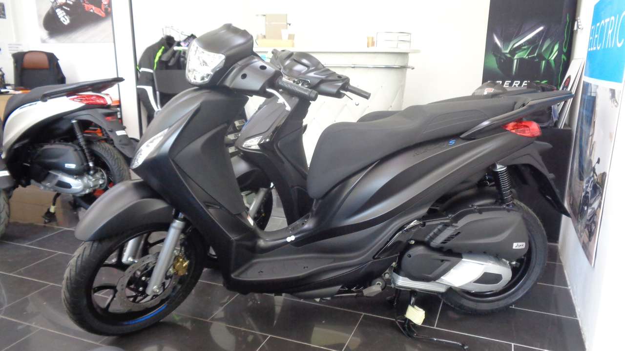 Piaggio Medley 200 S- listino 4200 con 500 euro di vantaggi piaggio