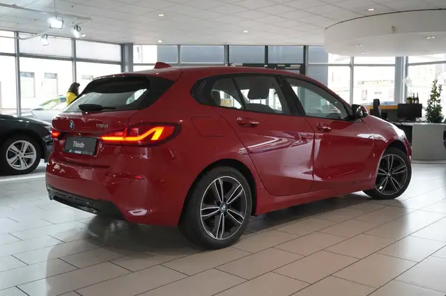 BMW 1 Series view 9