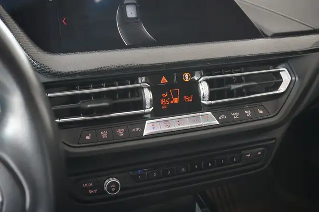 BMW 1 Series view 29