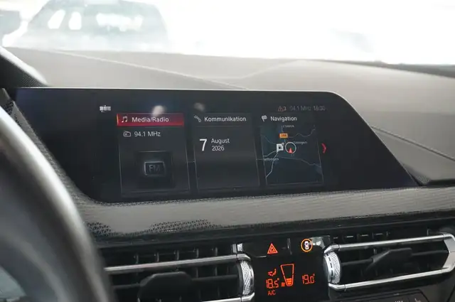 BMW 1 Series view 24