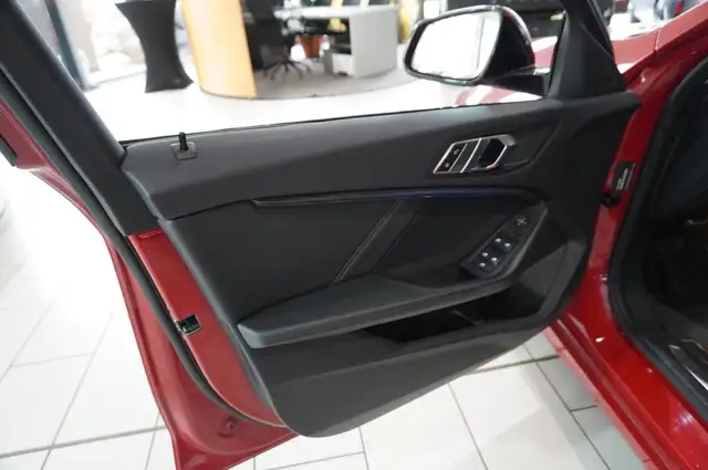BMW 1 Series view 14