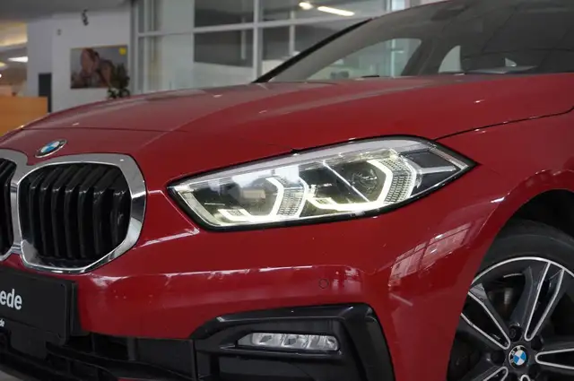 BMW 1 Series view 5