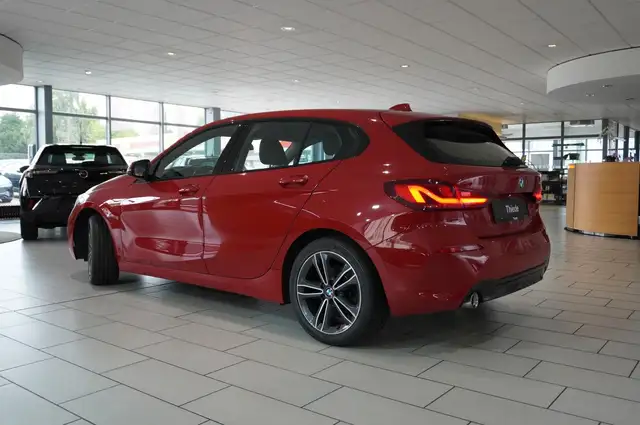 BMW 1 Series view 11