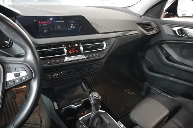 BMW 1 Series view 23
