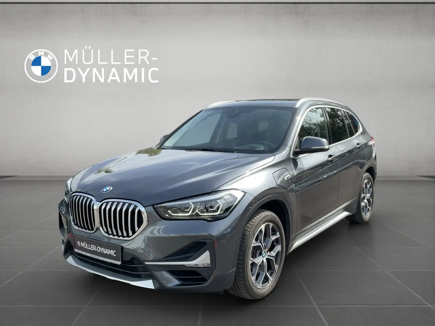 BMW X1 xDrive25e xLINE LED HIFI AHK PDC NAVI+ KOMFORTZUG Grau - 1