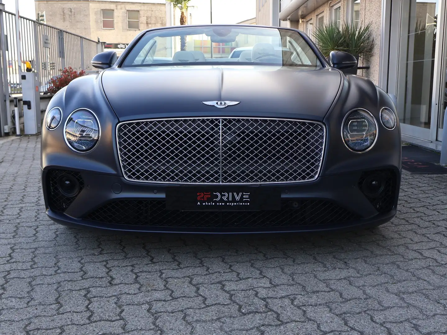 Bentley Continental GTC 4.0 V8 550 CV Oro - 2
