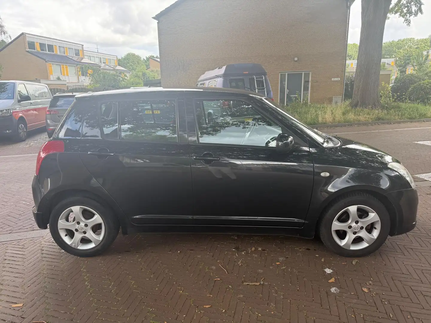 Suzuki Swift Nieuw APK / Stoelverwarming / 5 deurs / Koopje Zwart - 2