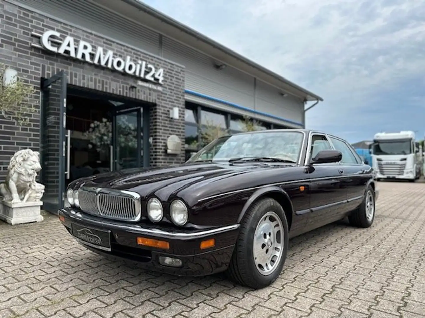 Jaguar XJ12 6.0 Automatik Limo*SHD*SHZ*LEDER*TEMP Rojo - 1