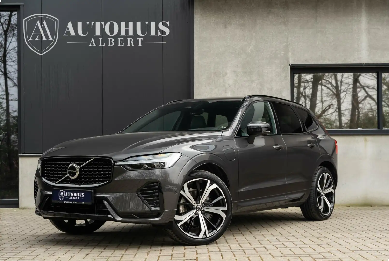 Volvo XC60 2.0 T8 Recharge AWD Ultimate Dark Luchtvering Gris - 1