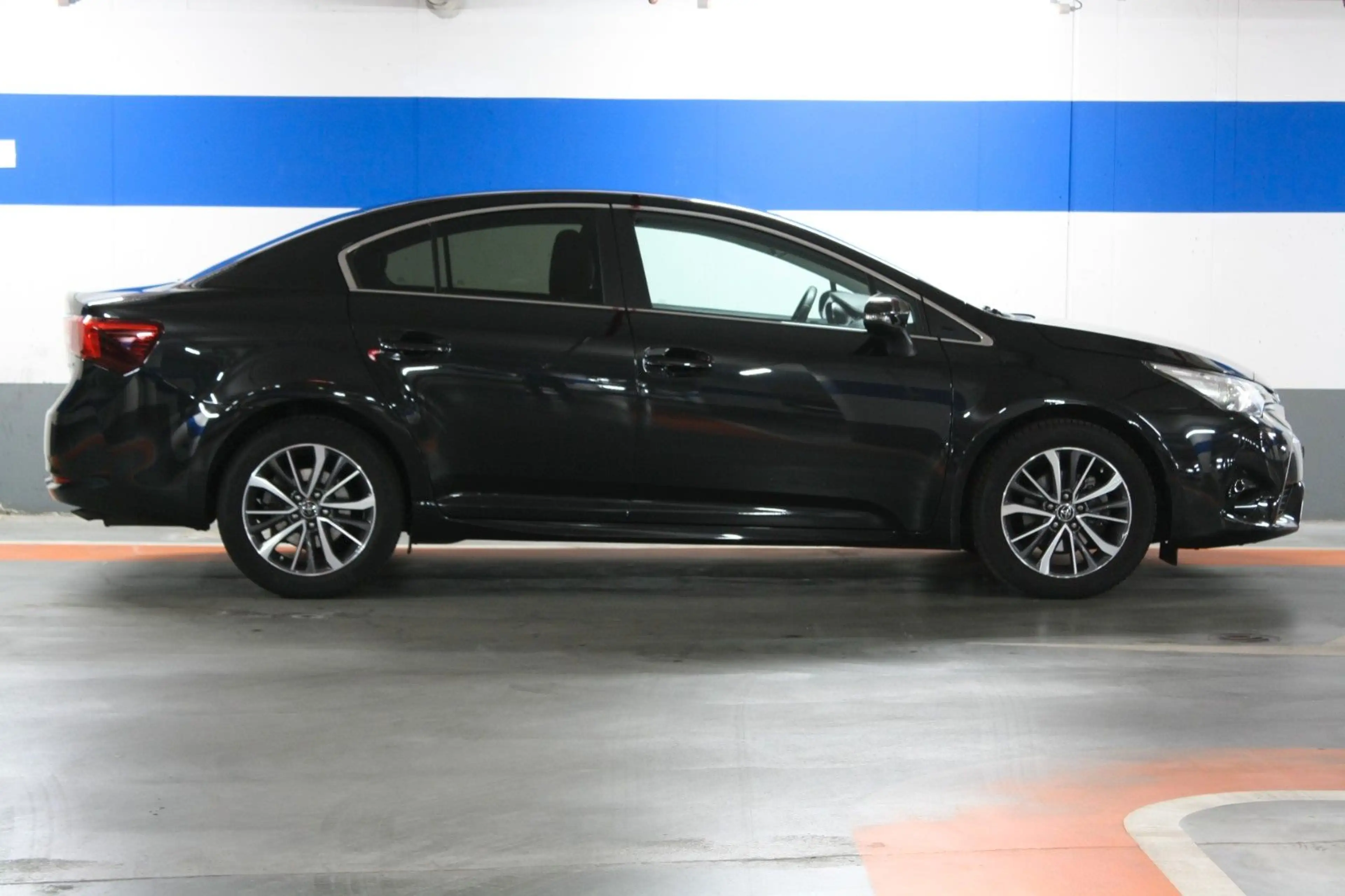 Toyota Avensis 1,8L Business Edition 4-Türig LEDER — photo 5