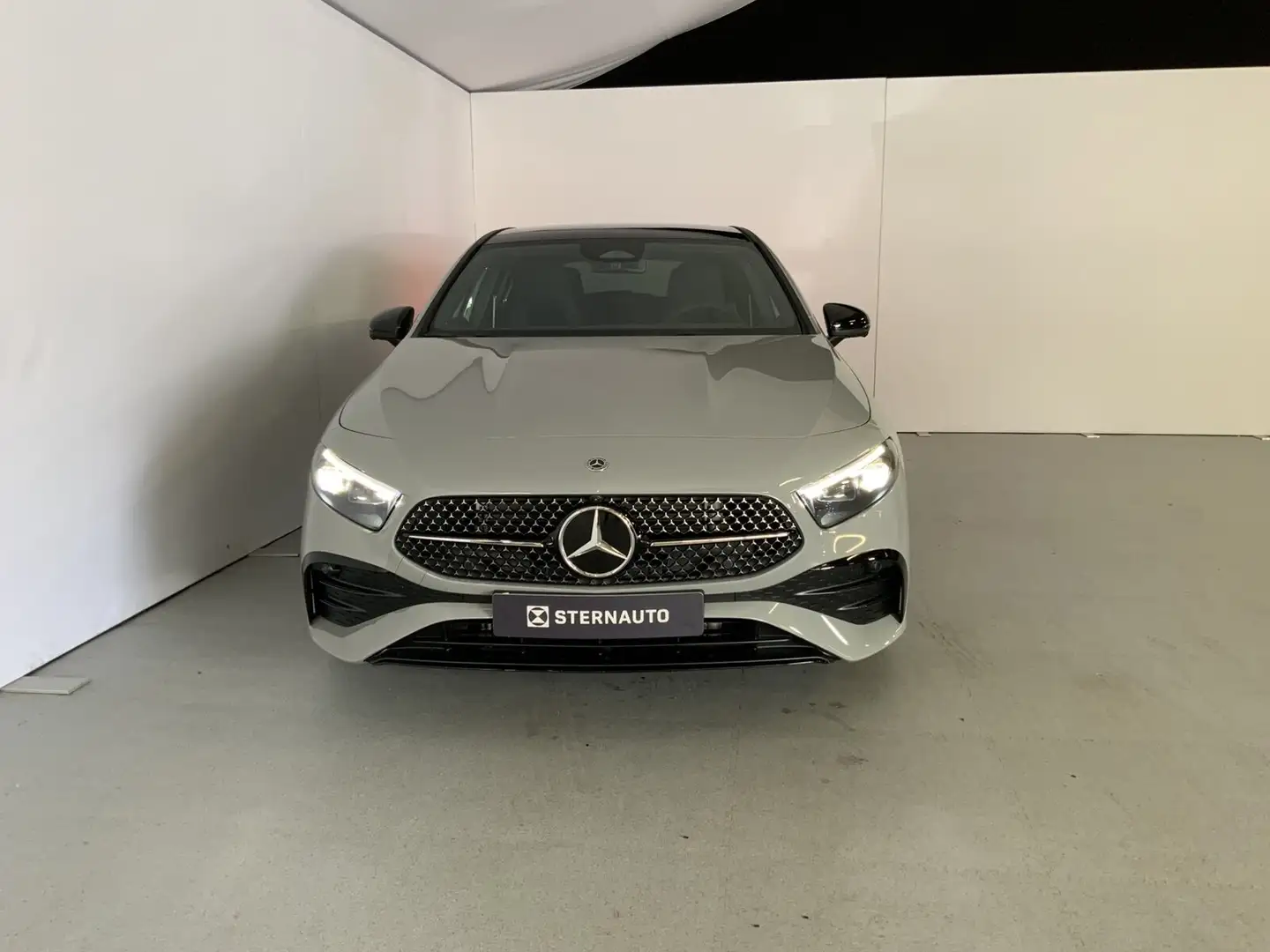 Mercedes-Benz A 220 A 220 4MATIC Kompaktlimousine  AMG Line Navi/Klima Grau - 2